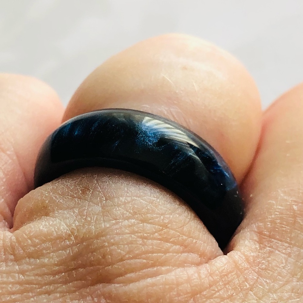 💜3/$30 Unisex Size 10 Blue Fire Black Ring